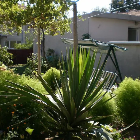 Guest house песента на морето